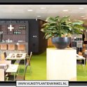 spatypillum in zwarte deco bowl restaurant